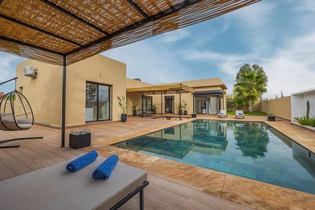 Villa De Plain-pied Avec Piscine Chauffee A Marrakech