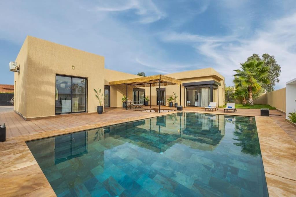 De Plain-pied Avec Piscine Chauffee A Marrakech