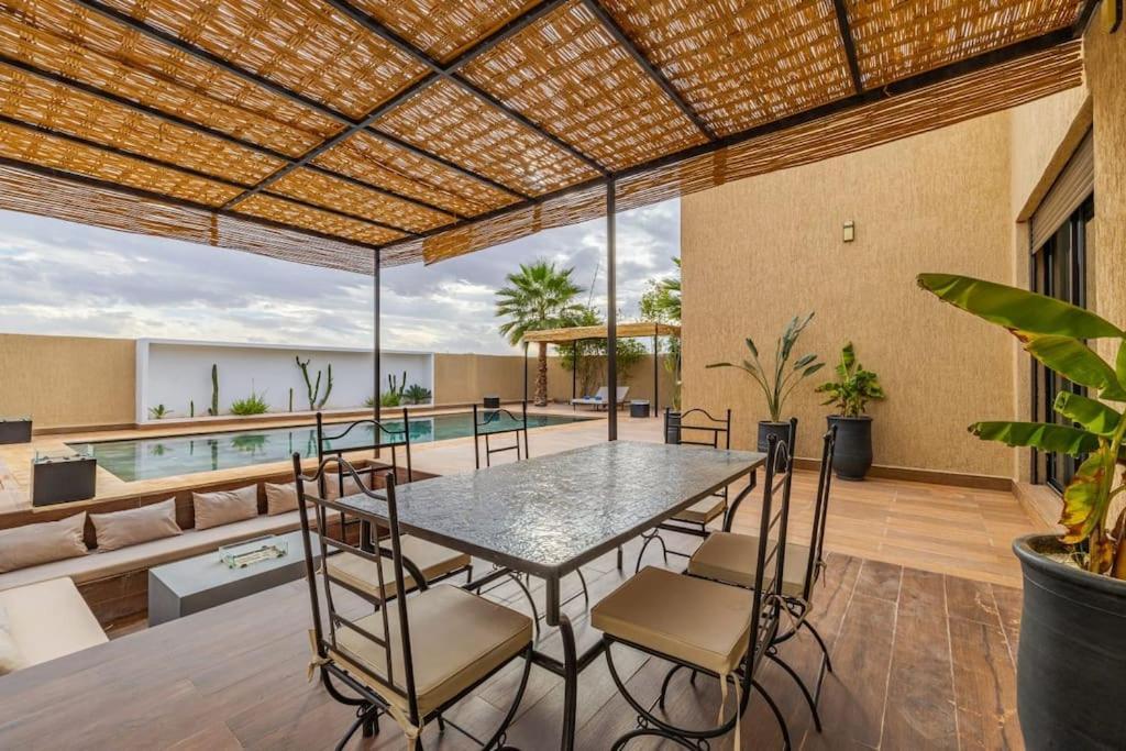 De Plain-pied Avec Piscine Chauffee A Marrakech Villa