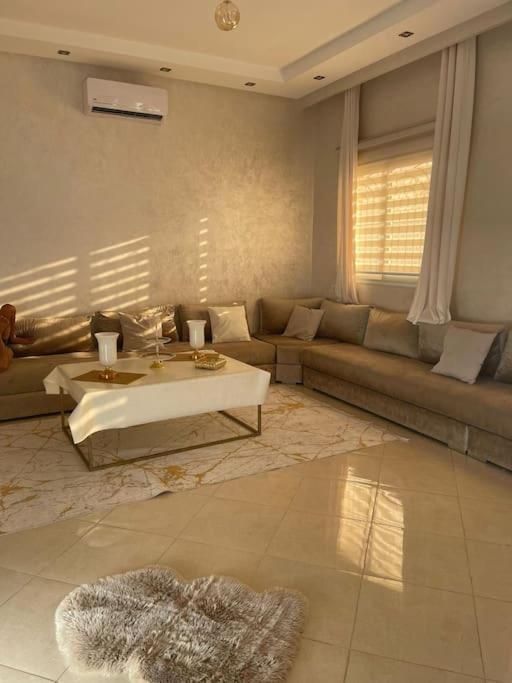 Privee 1 Marrakech Piscine Chauffee En Option Sans Vis-a-vis Pour Famille Et Couple Marie Uniquement Villa