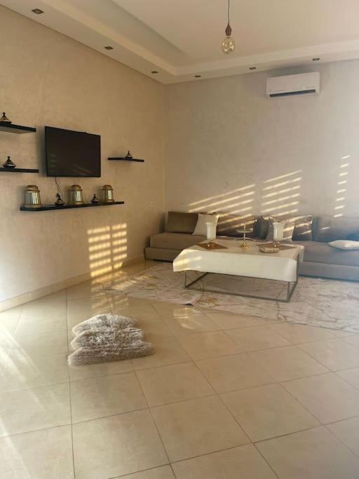 Privee 1 Marrakech Piscine Chauffee En Option Sans Vis-a-vis Pour Famille Et Couple Marie Uniquement *