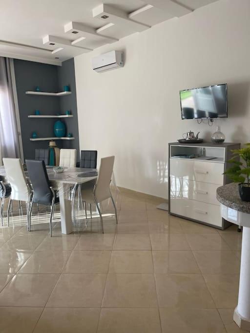 Privee 1 Marrakech Piscine Chauffee En Option Sans Vis-a-vis Pour Famille Et Couple Marie Uniquement Villa Marrakesh