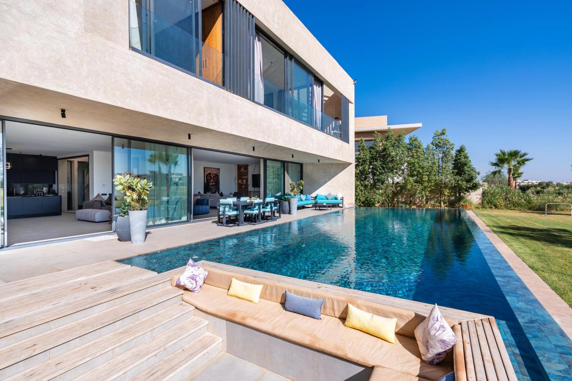 Luxury Front Golf-pool Villa