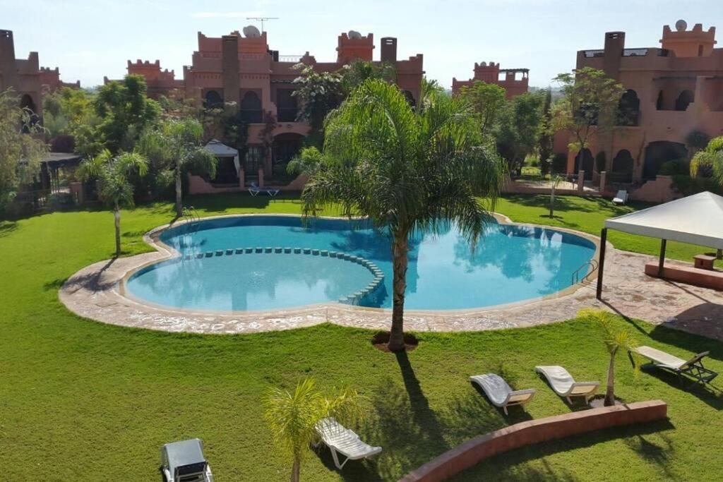 Capstay In Secure Villa