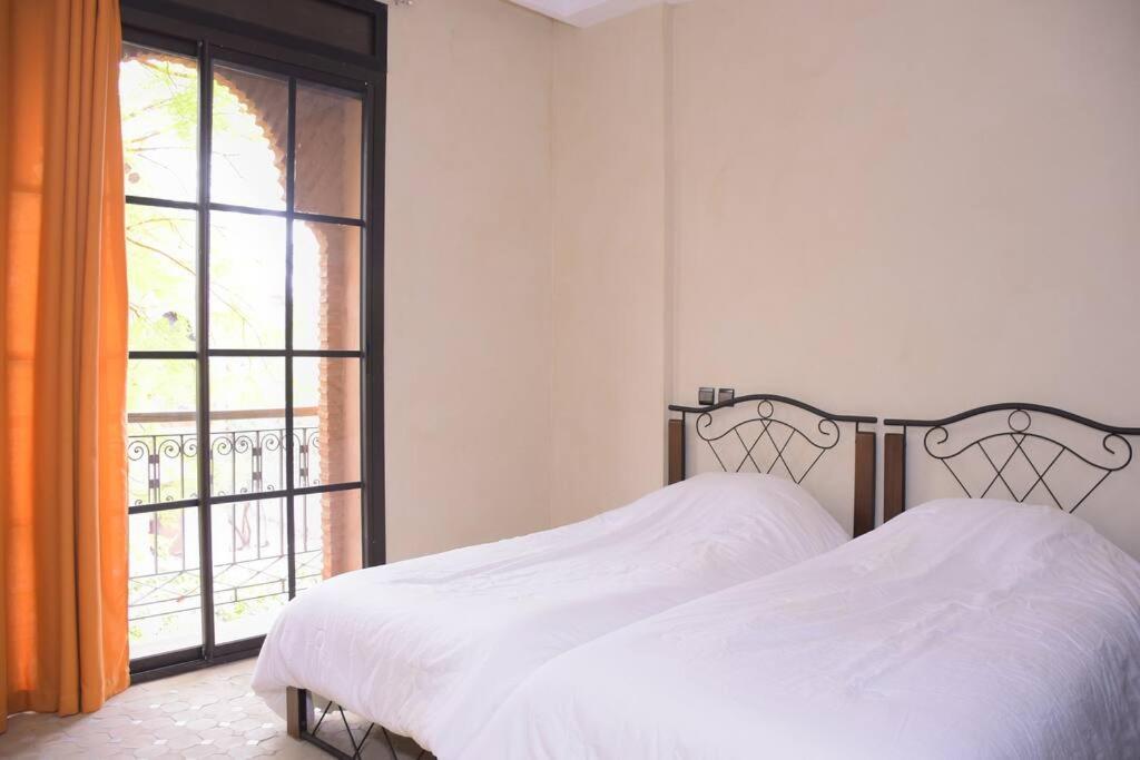 Capstay In Secure Villa