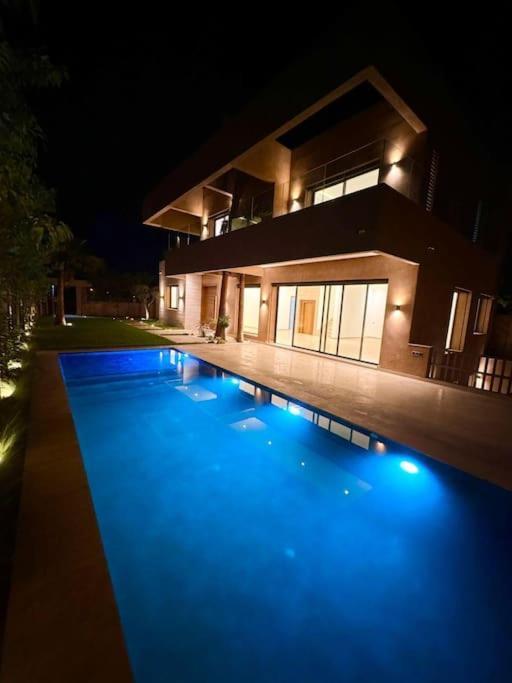Villa Sublime Avec Ascenseur Piscine Chauffee *