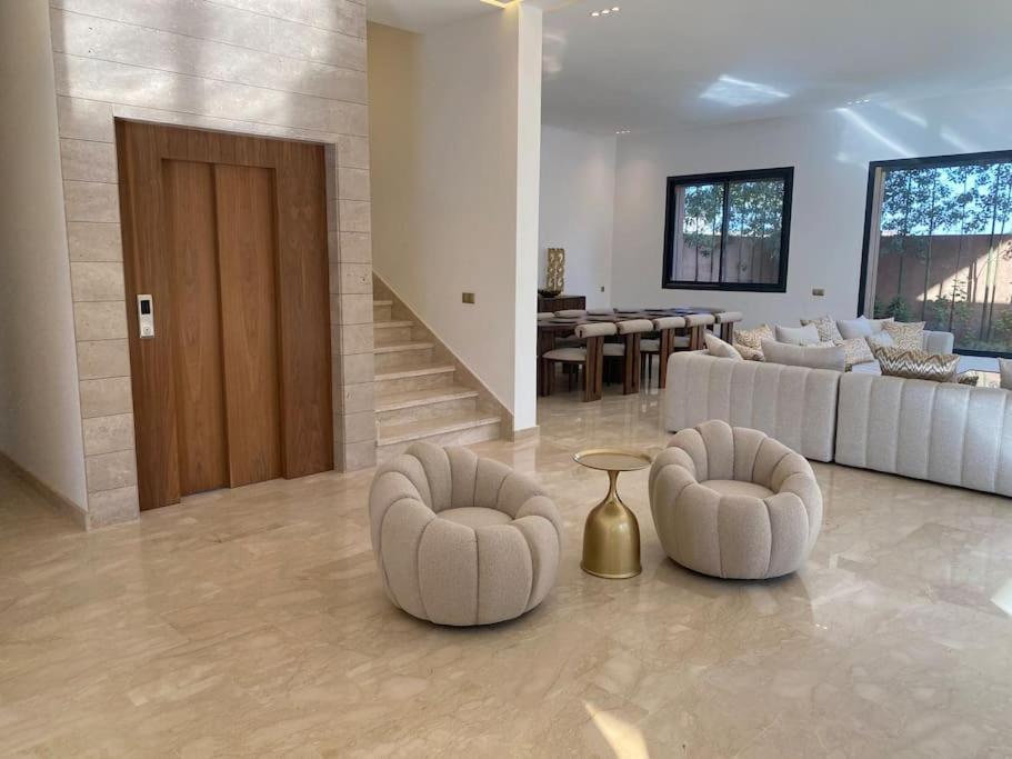 Villa Sublime Avec Ascenseur Piscine Chauffee *