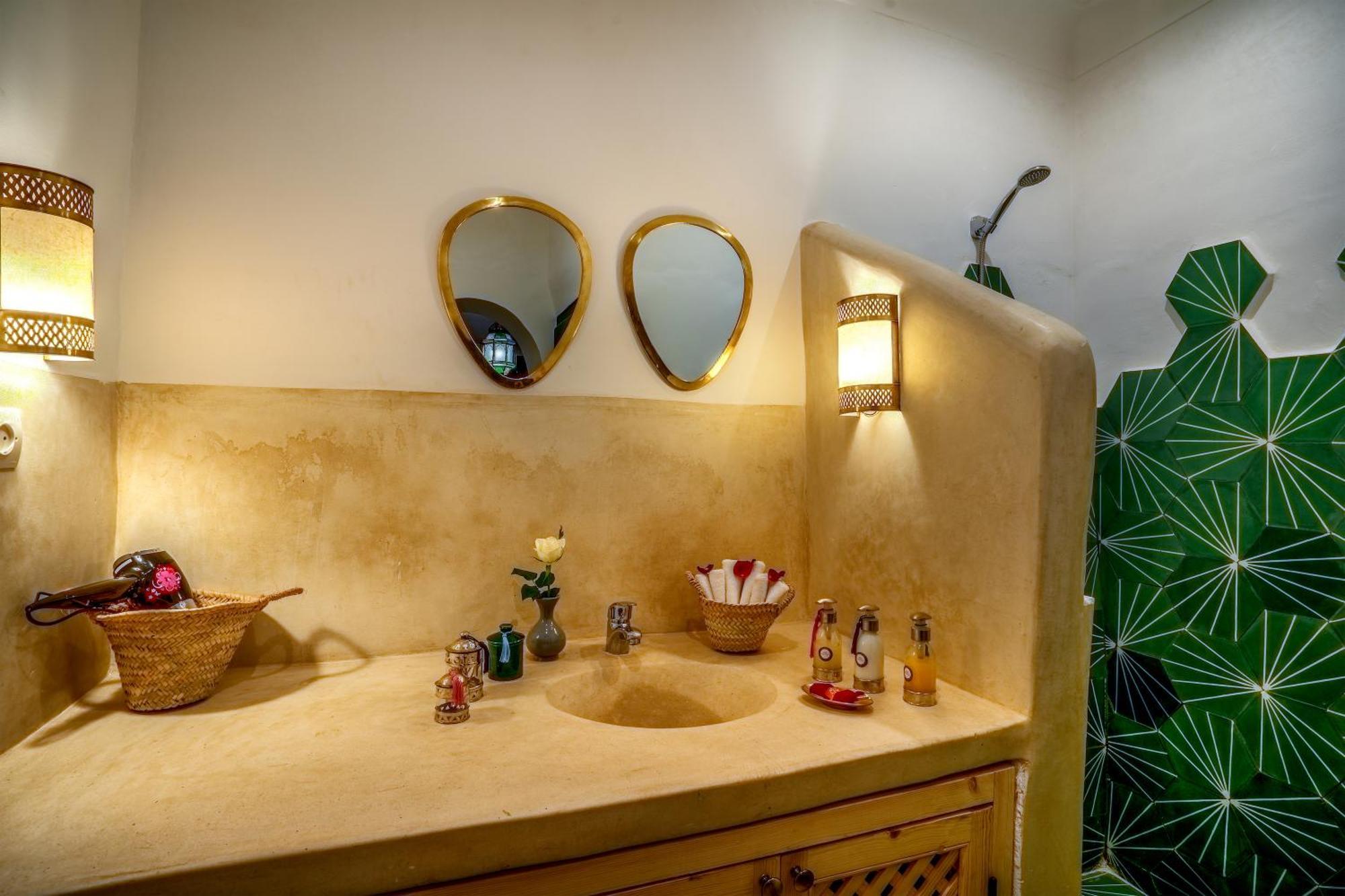 Oasis Du Desert Boutique & *