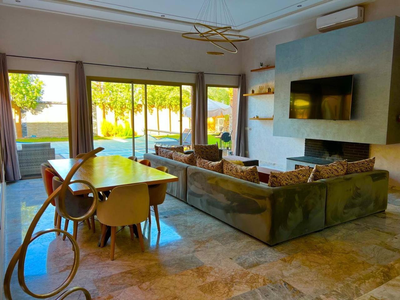 Villa Avec Piscine Et Jardin *
