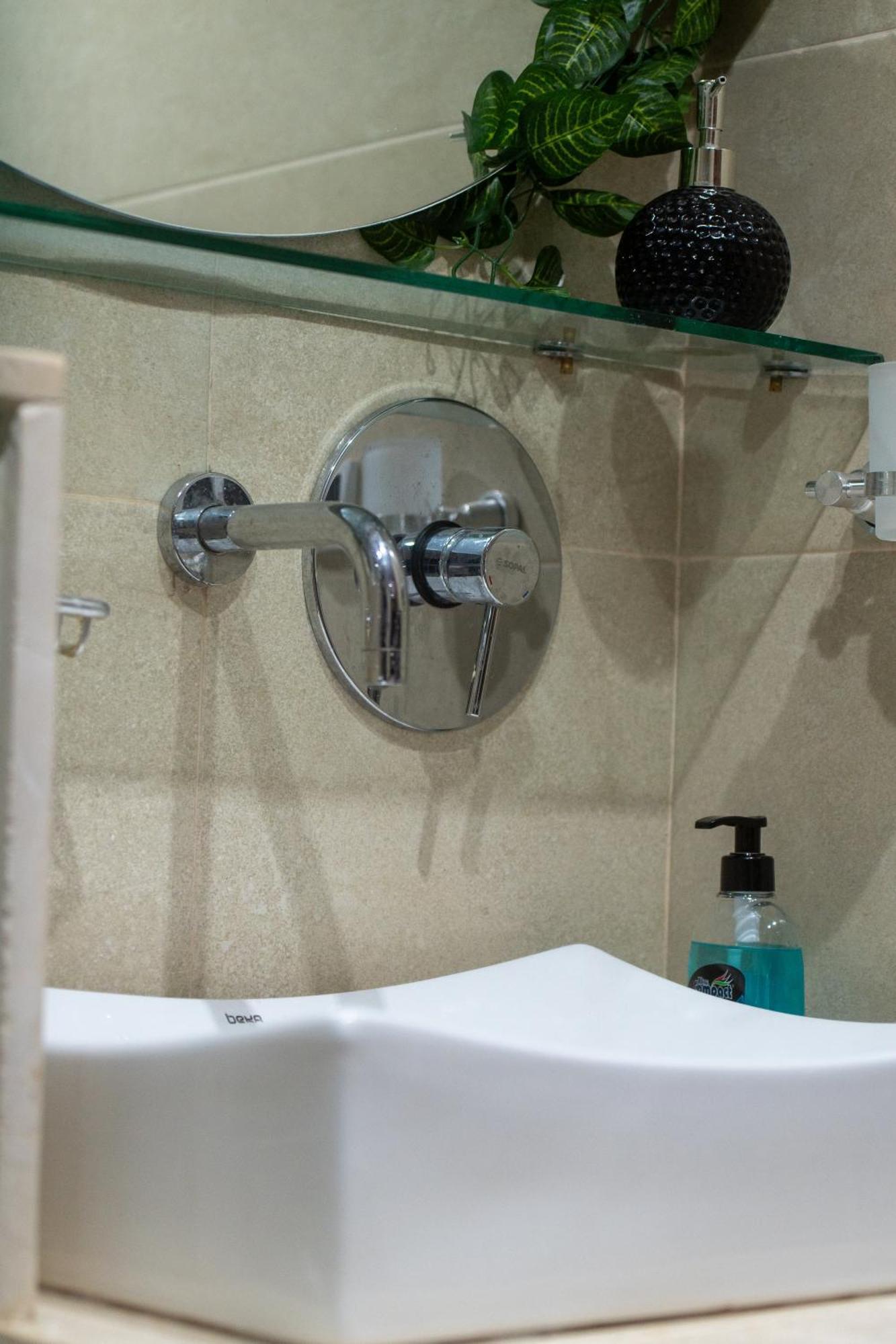 5-star In Prime Spot With Luxe Touches