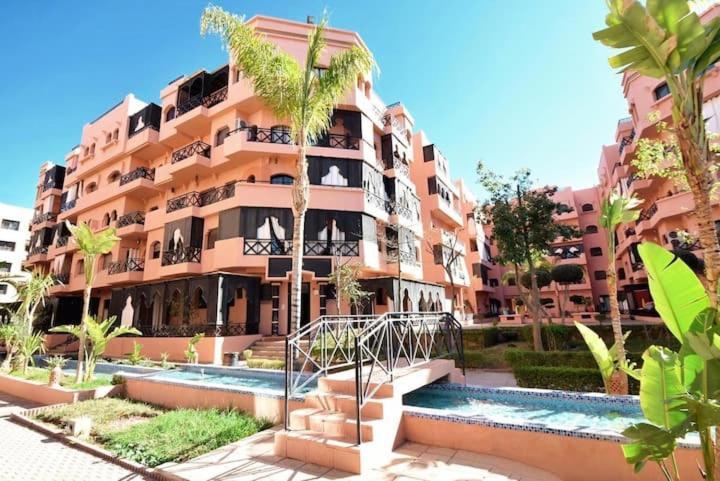 Cosy 2 Bedrooms City Center Flat With 5 Pools