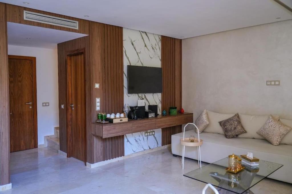 New! Oasis Urbaine Piscine Et Farniente *
