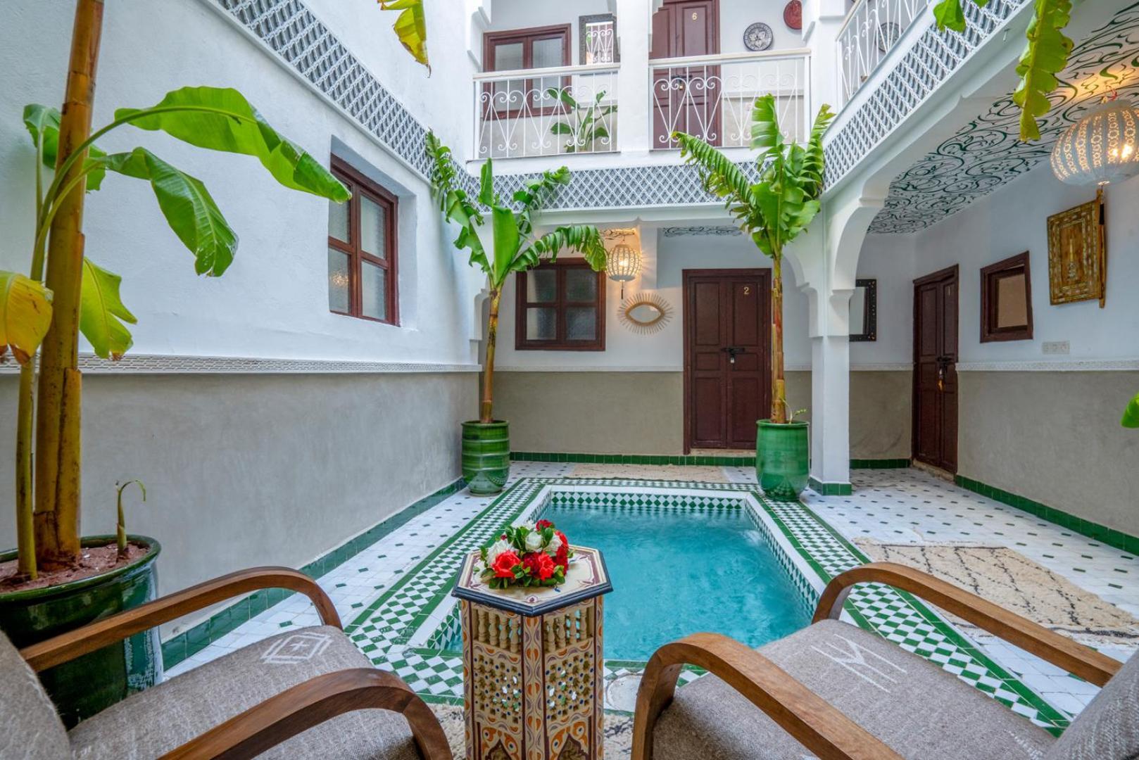 Les Dunes And Guest house