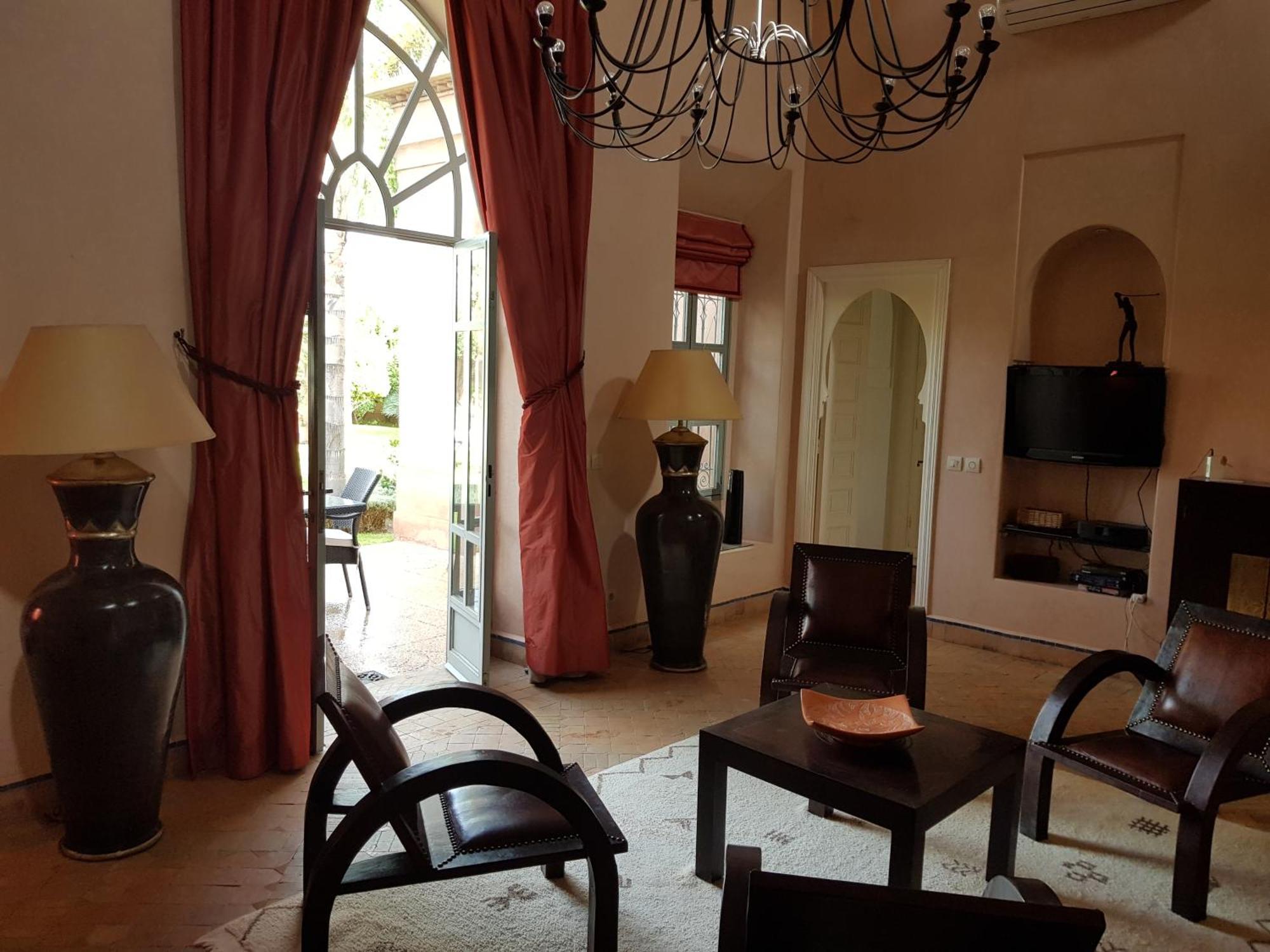 Amira Villa *