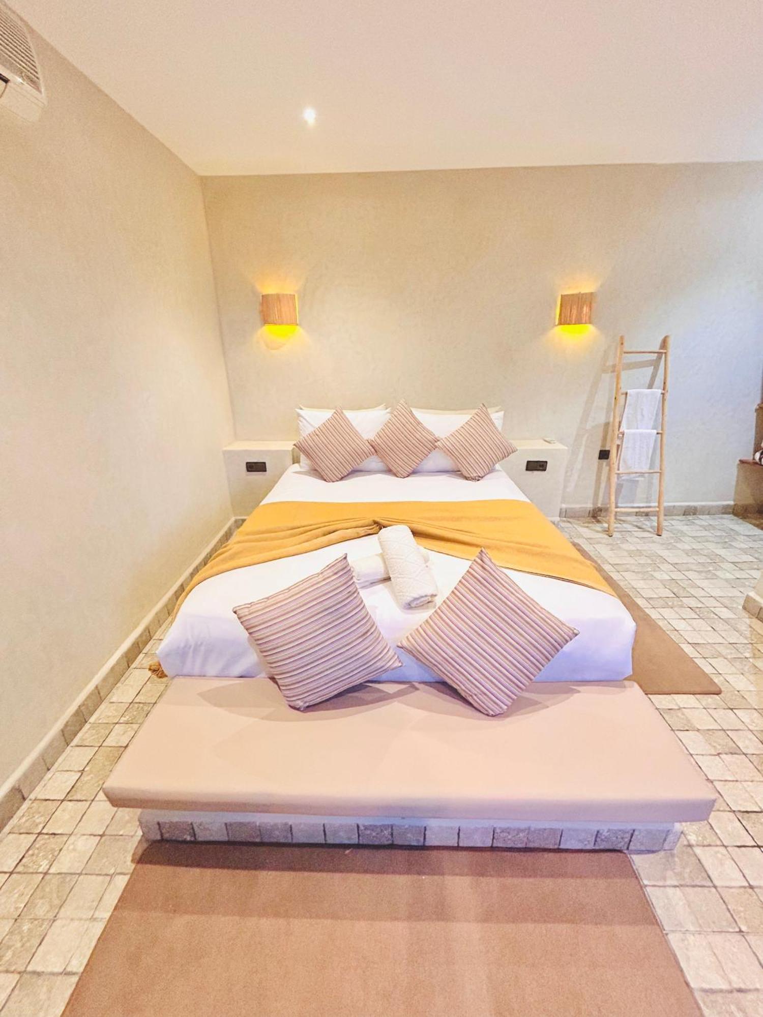 Piscine Privee Sans Vis A Vis , Vue Superbe , Proche Centre - Fibre Optique Wifi *