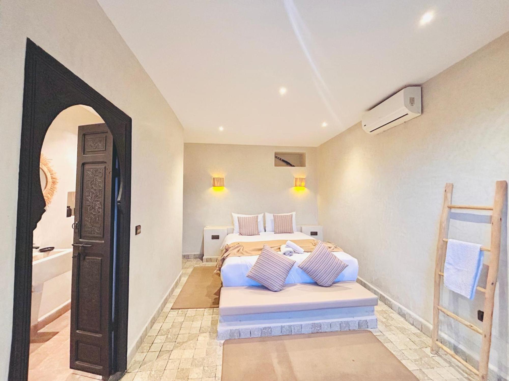 Villa Piscine Privee Sans Vis A Vis , Vue Superbe , Proche Centre - Fibre Optique Wifi *