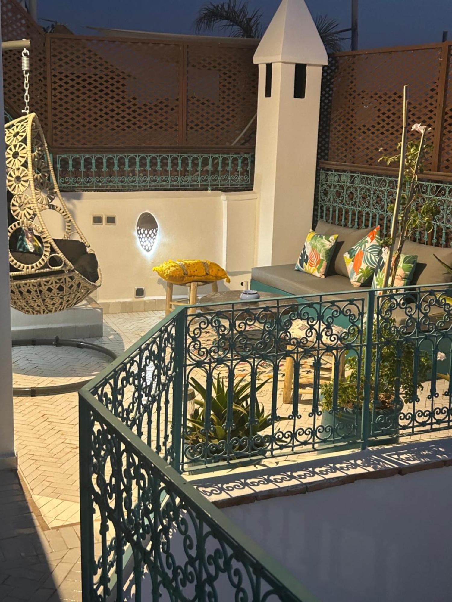 Riad Amazing Amazigh Avec Jacuzzi Petit Dejeuner Compris Avec Aussi Familiales Pres De La Place Jemaa El Fna