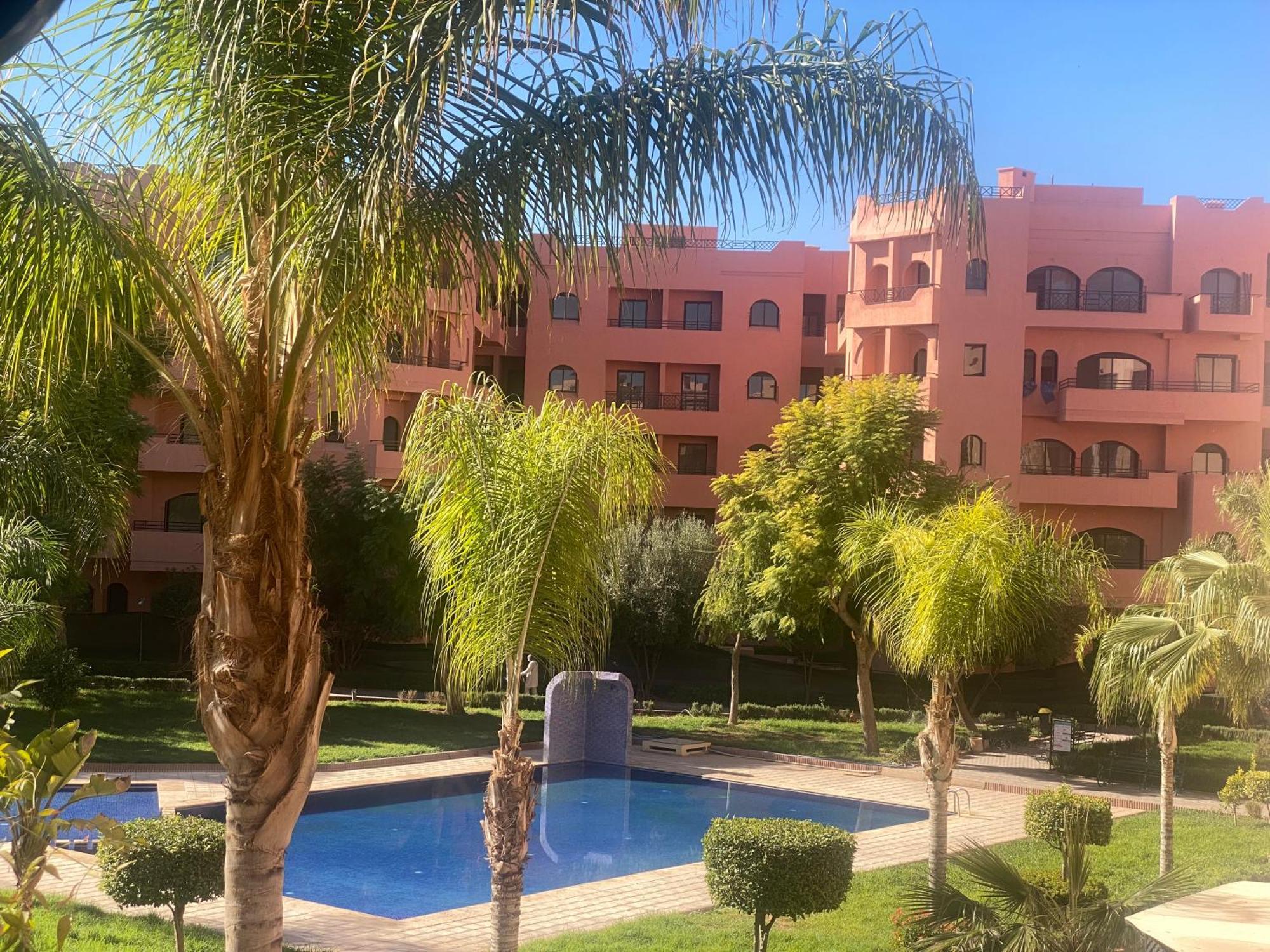 Un Moderne Chic Vue Sur Piscine Marrakesch
