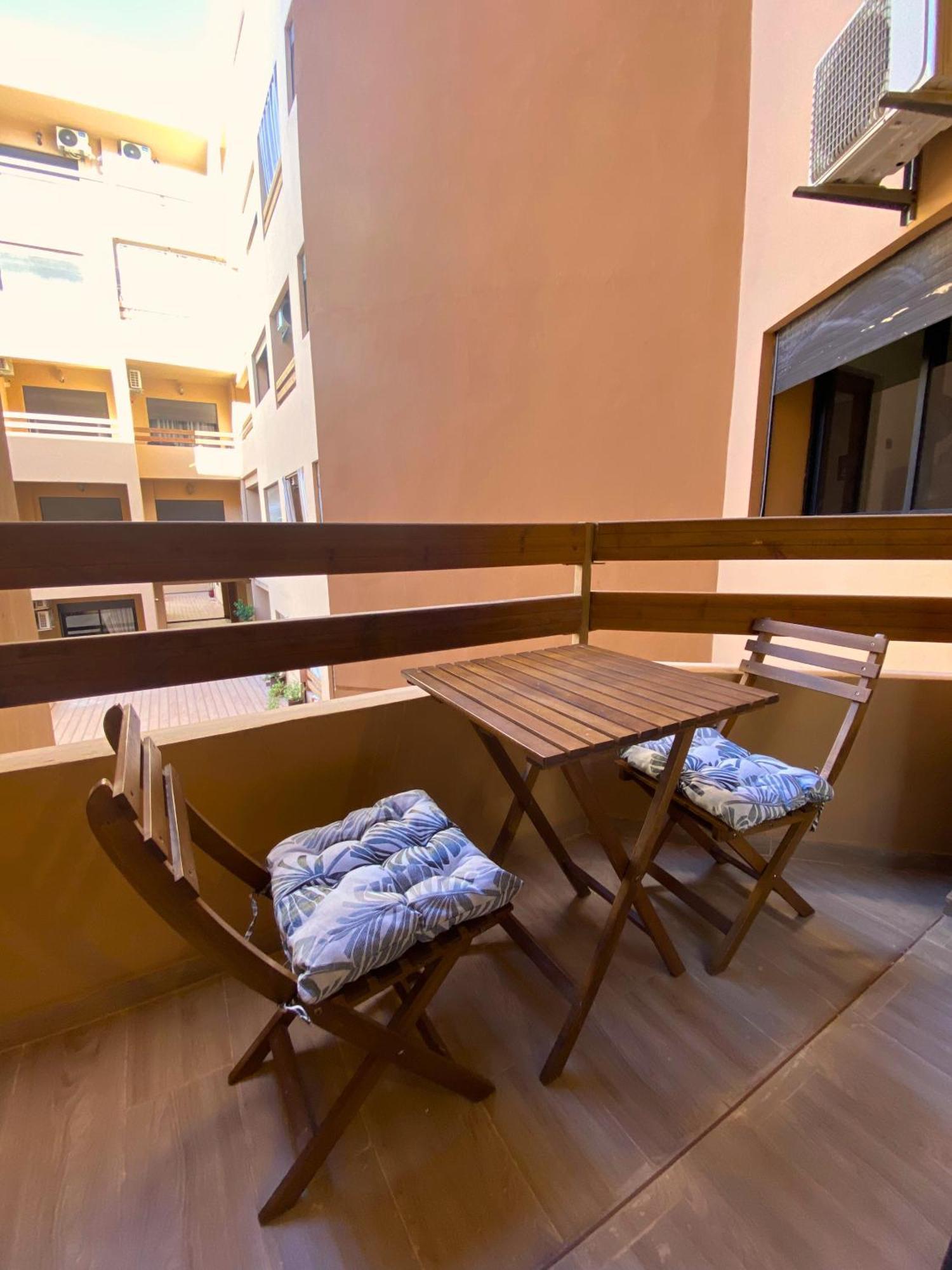 Le Modern Et Avec Piscine Et Parking Prive Appartement