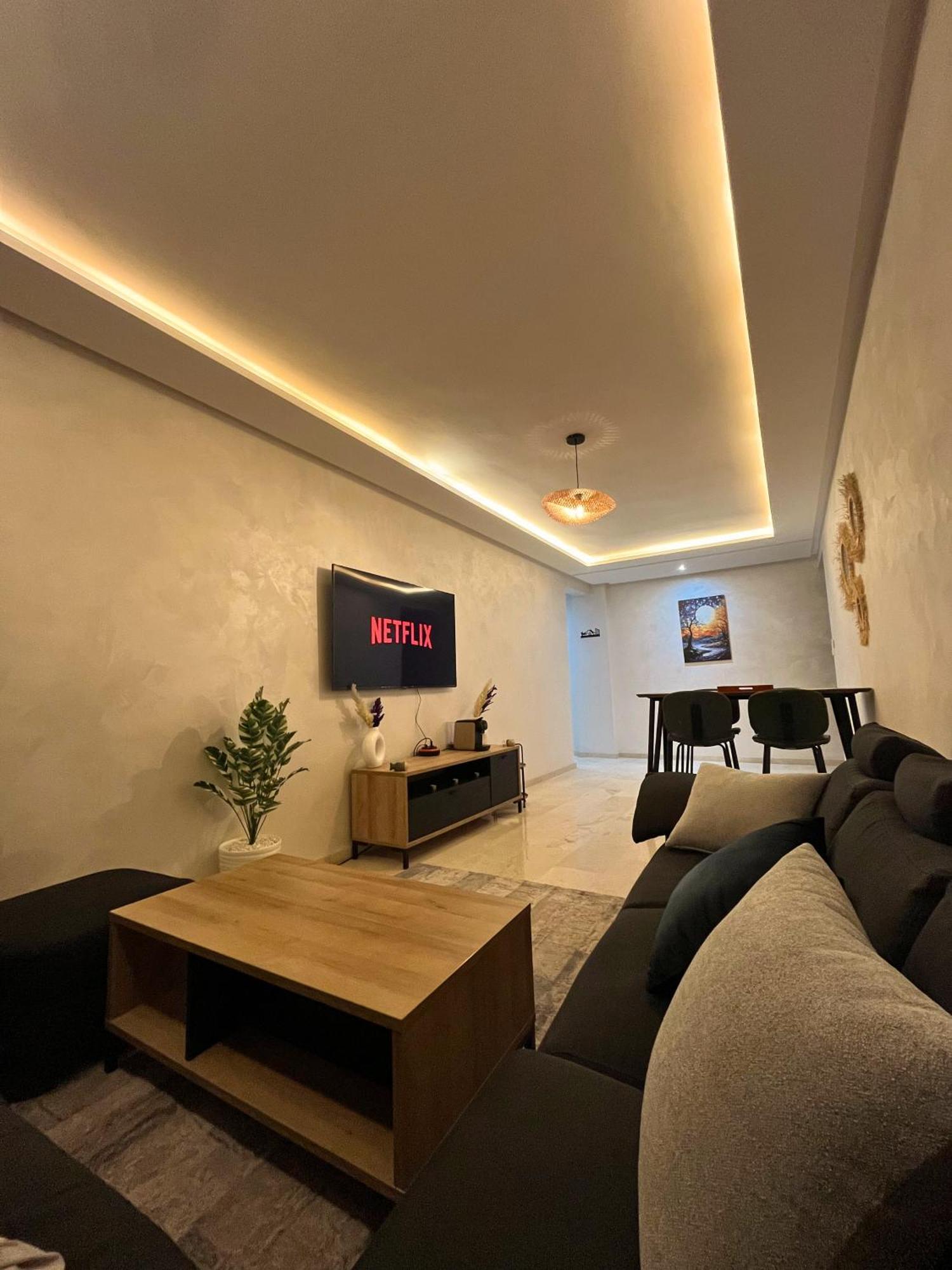 Appartement Le Modern Et Avec Piscine Et Parking Prive Marrakesh
