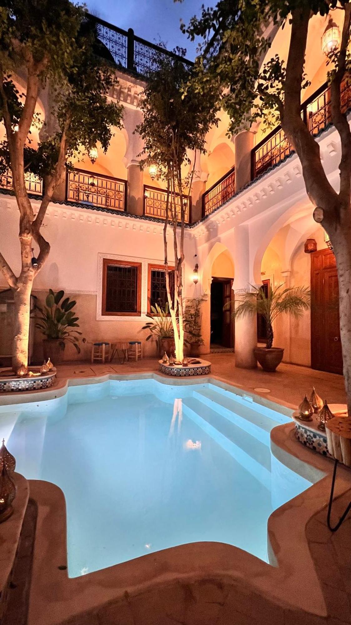 Asrari (adults Only) 3*