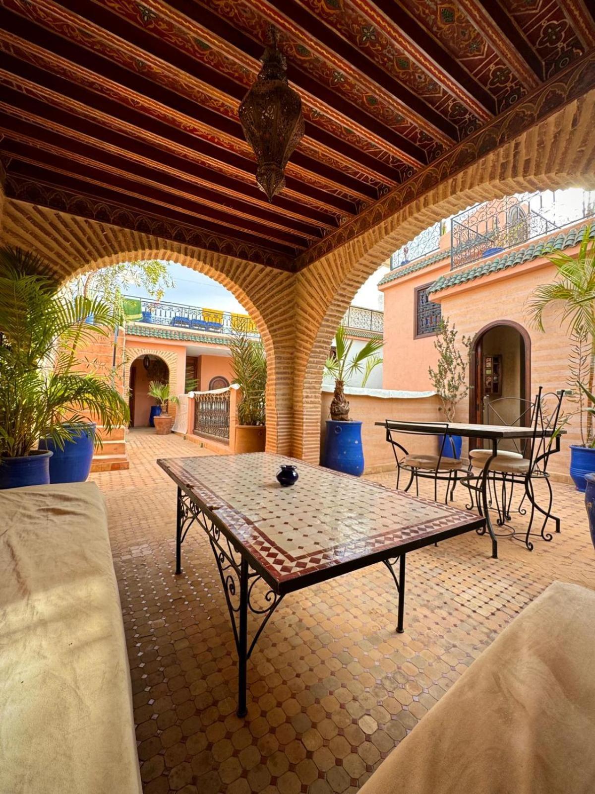 Bonheur Riad 2*