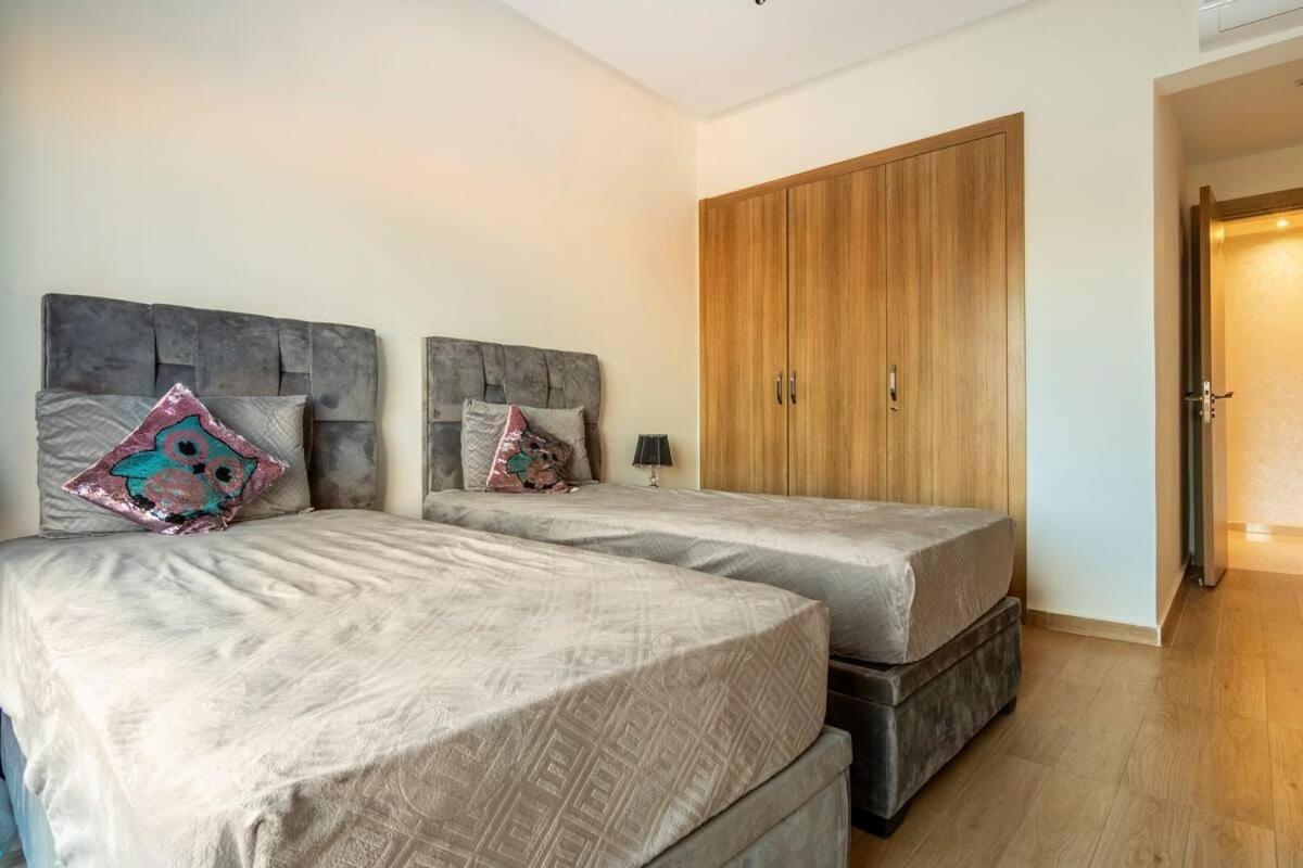 Wonderful With Garden And Large Pool Appartement *