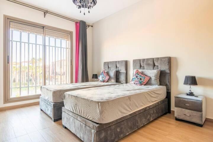 Wonderful With Garden And Large Pool Appartement *