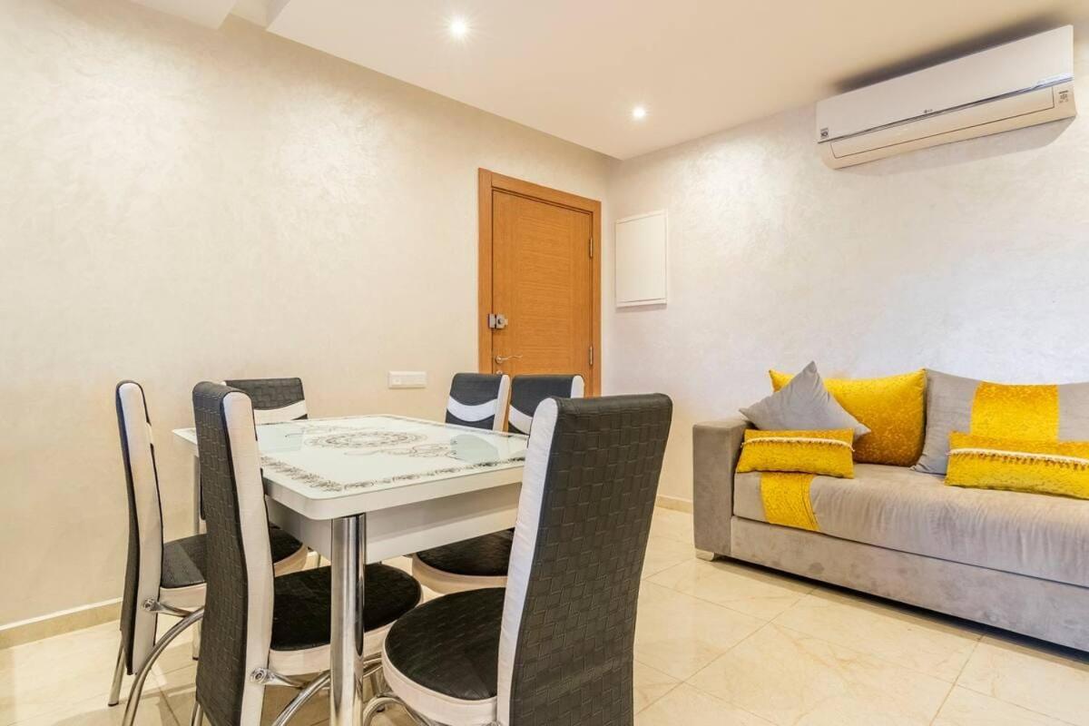 Wonderful With Garden And Large Pool *