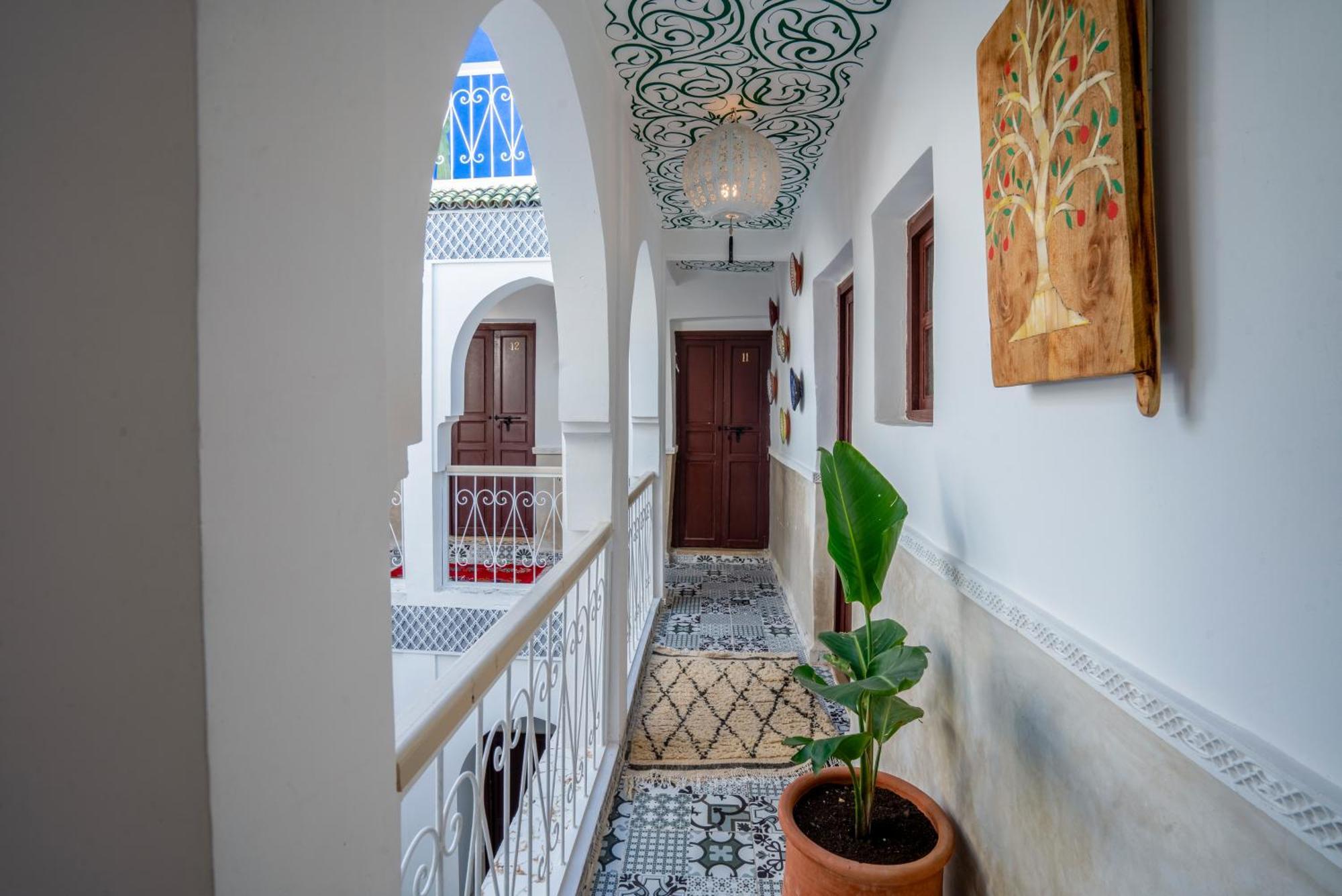 Les Dunes And Marrakesh