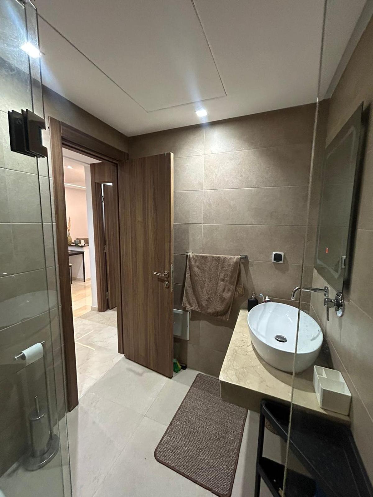 Superb In The Heart Of With Pool Appartement