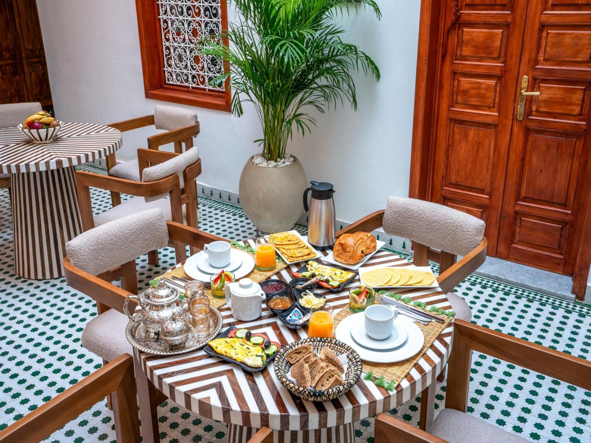 Gasthuis Dar Al-famila Hamam & *