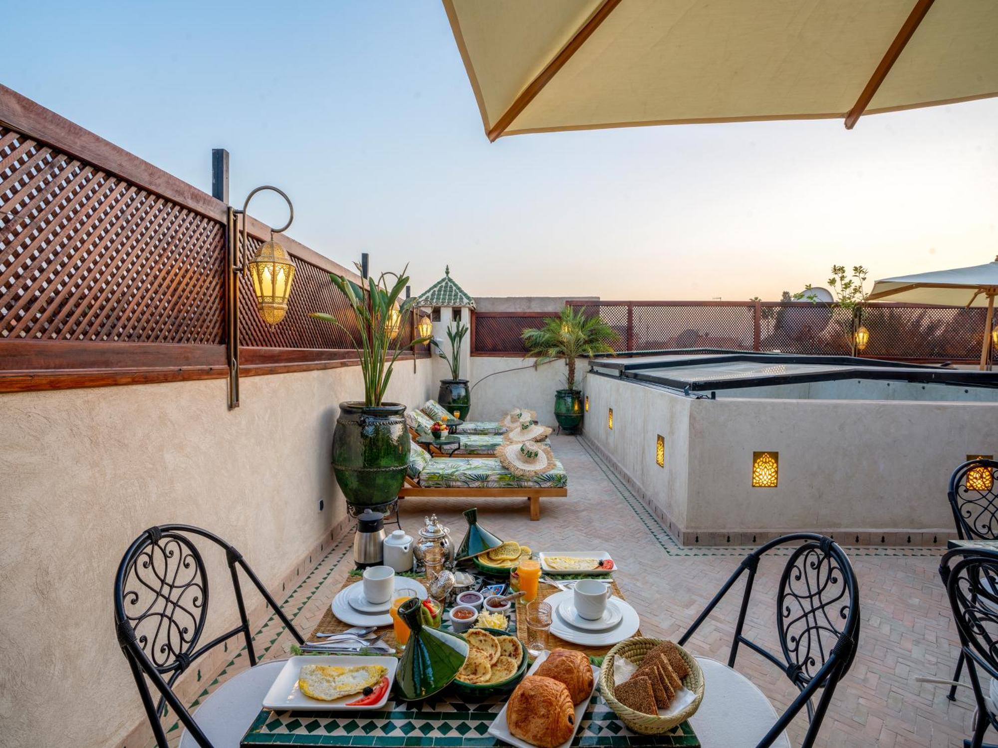 Dar Al-famila Hamam & Guest house *