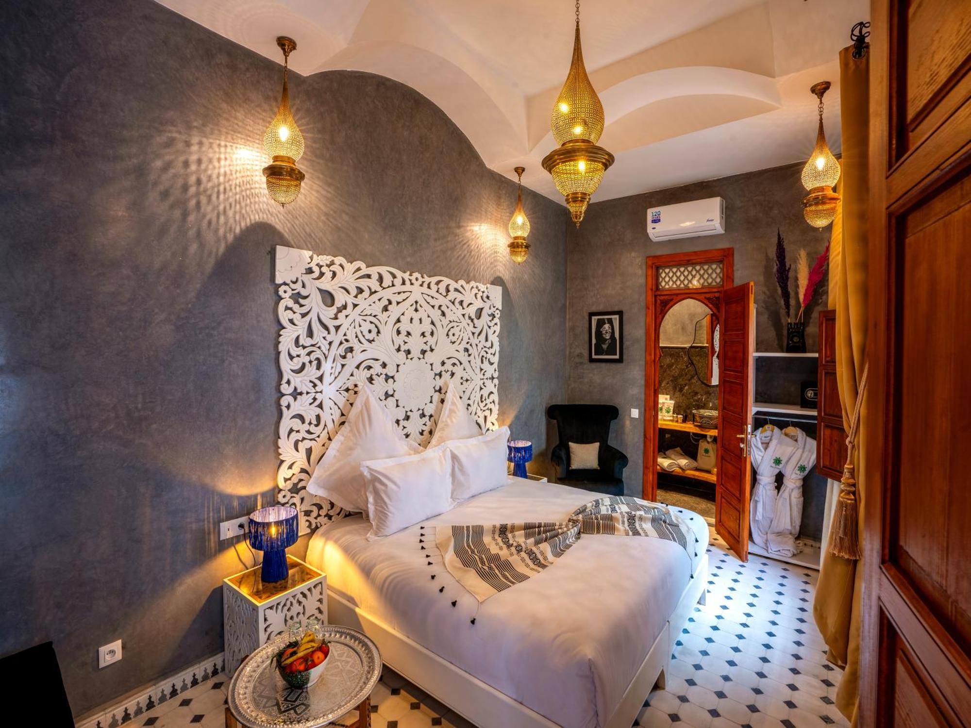Gasthuis Dar Al-famila Hamam & *
