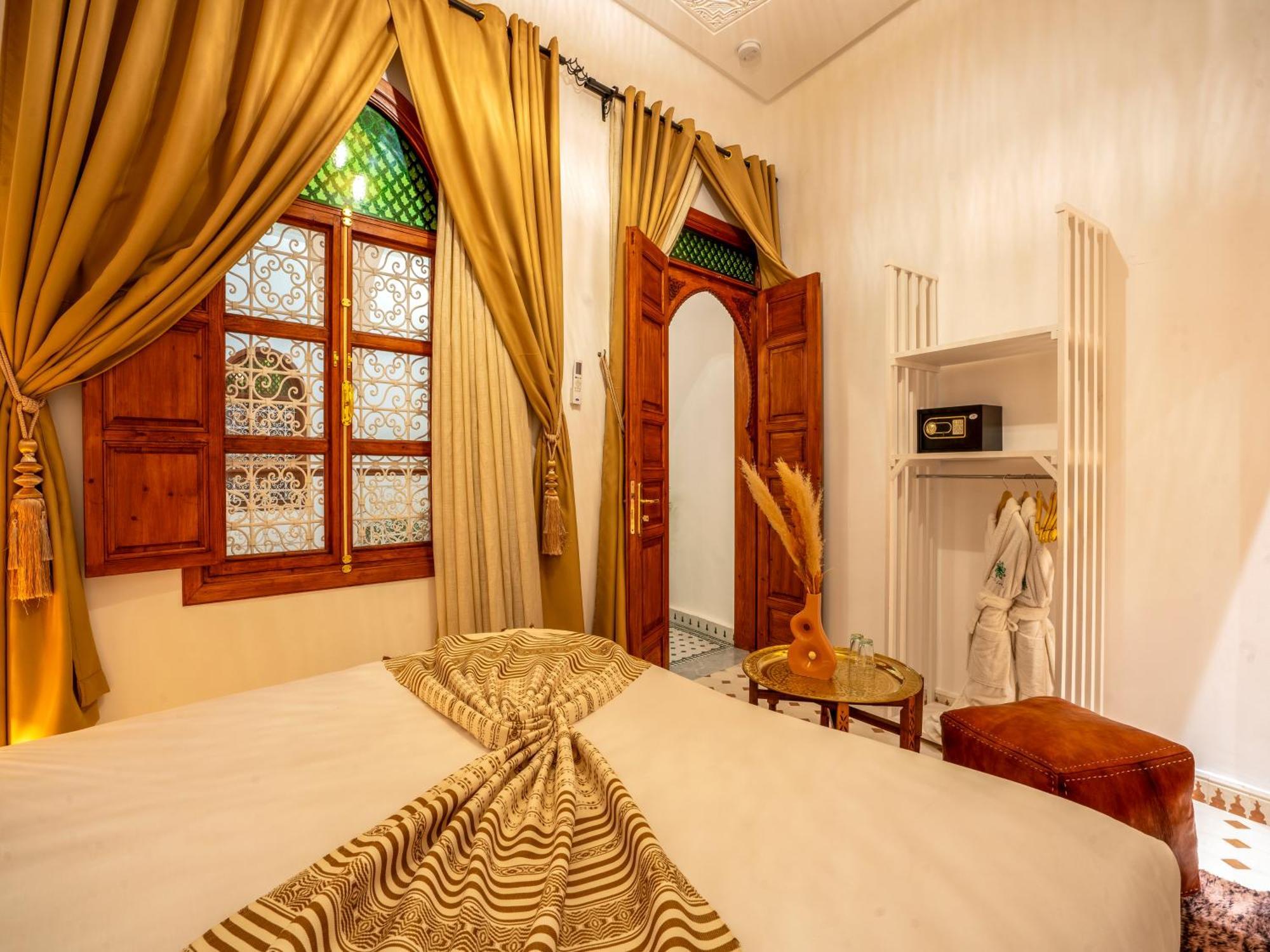 Gasthuis Dar Al-famila Hamam & *
