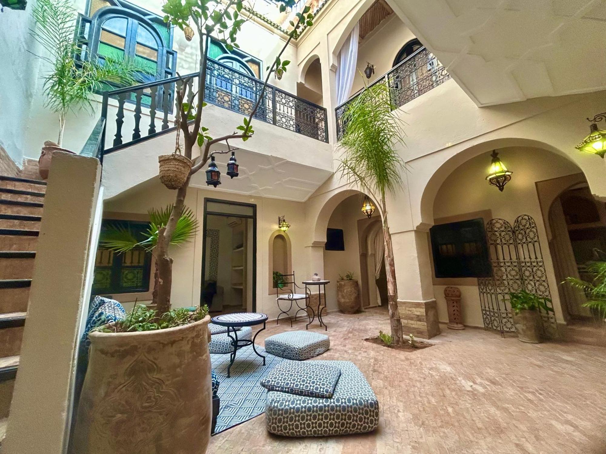 4 Avec Piscine Et Petit Dejeuner Villa