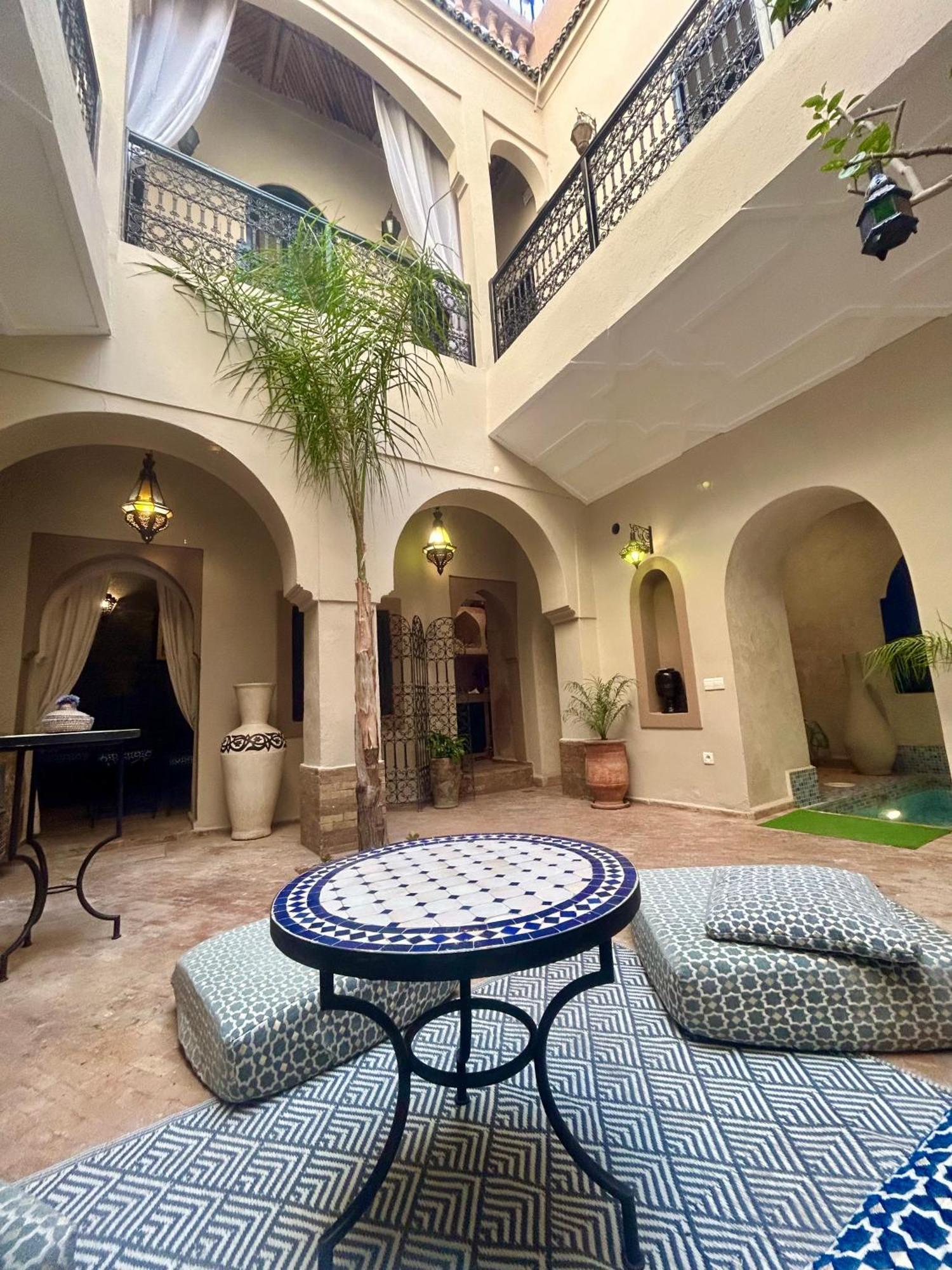4 Avec Piscine Et Petit Dejeuner Villa