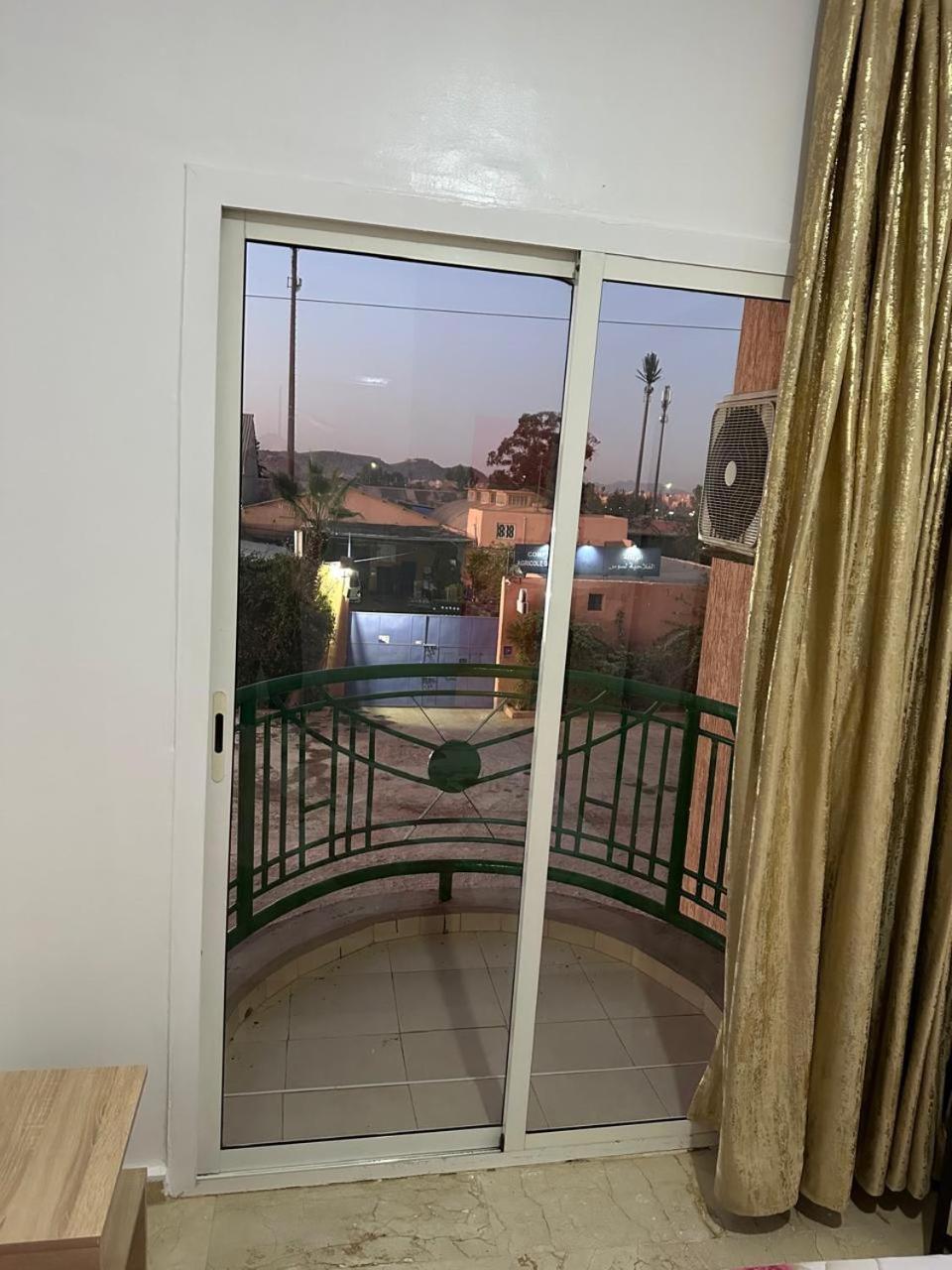 Le Chaleureux Avec Balcon 8 Face Gare Ctm Hivernage Appartement *