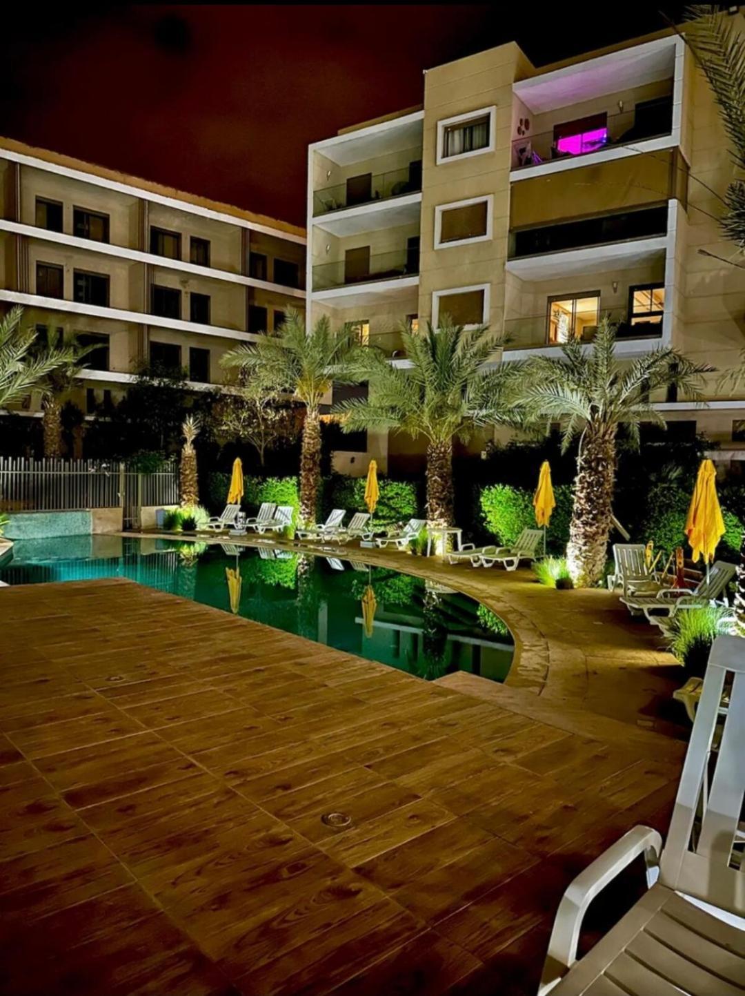 Bel A Marrakech Dans La Pearl Garden Avec Piscine Situee Sur La Route De Casablanca Sa Grande Terrasse A Splendide Vue Sur La Et Les Montagnes De L'atlas A Quelques Minutes Du Centre Et Du Grand Stade De Marrakec