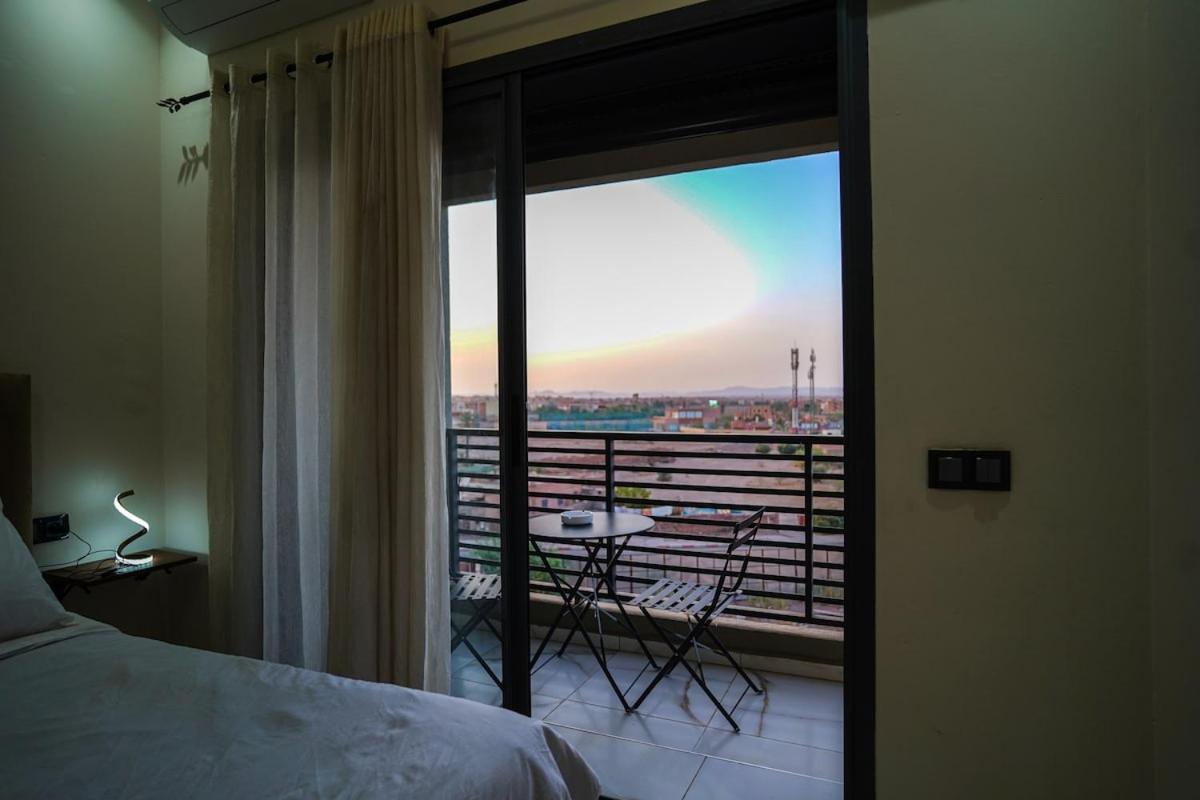 New And Luxurious With A Pool Appartement *