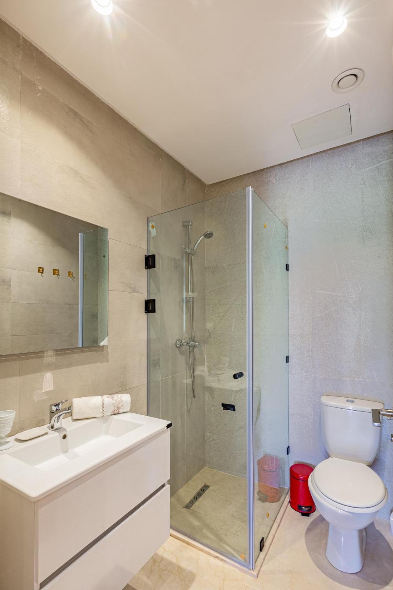 Luxury Garden-level With Poolside Serenity Appartement
