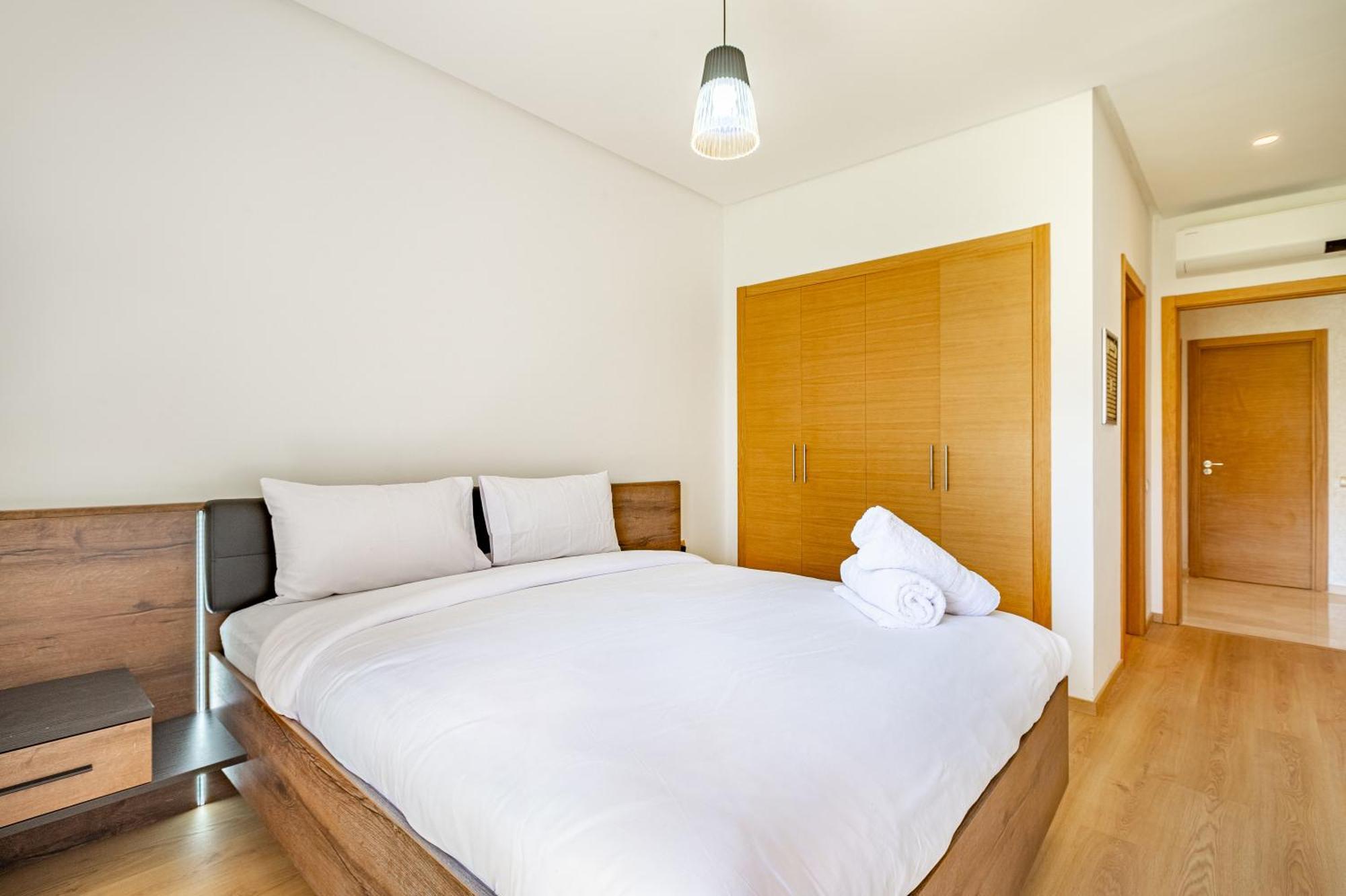 Appartement Luxury Garden-level With Poolside Serenity