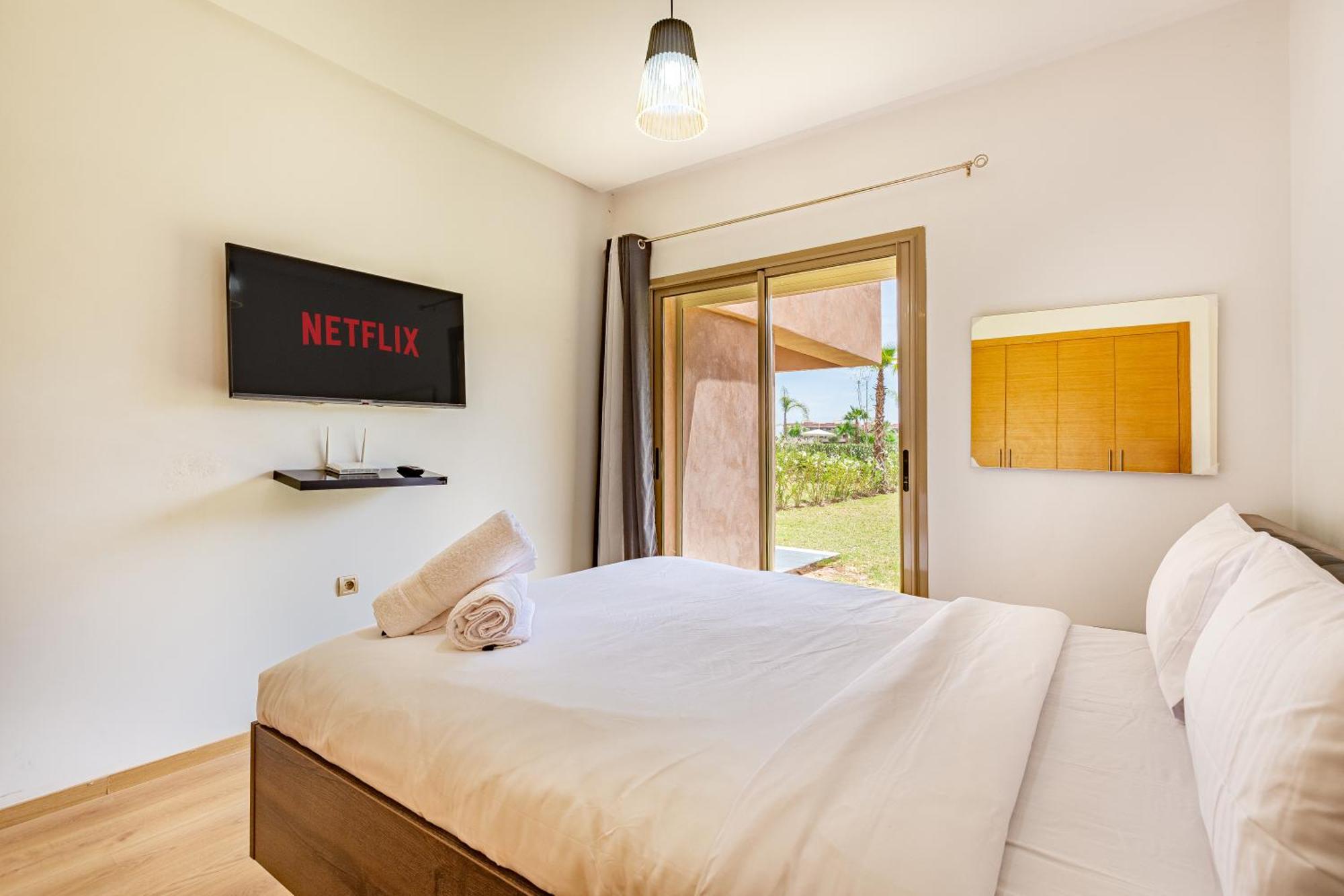 Appartement Luxury Garden-level With Poolside Serenity *