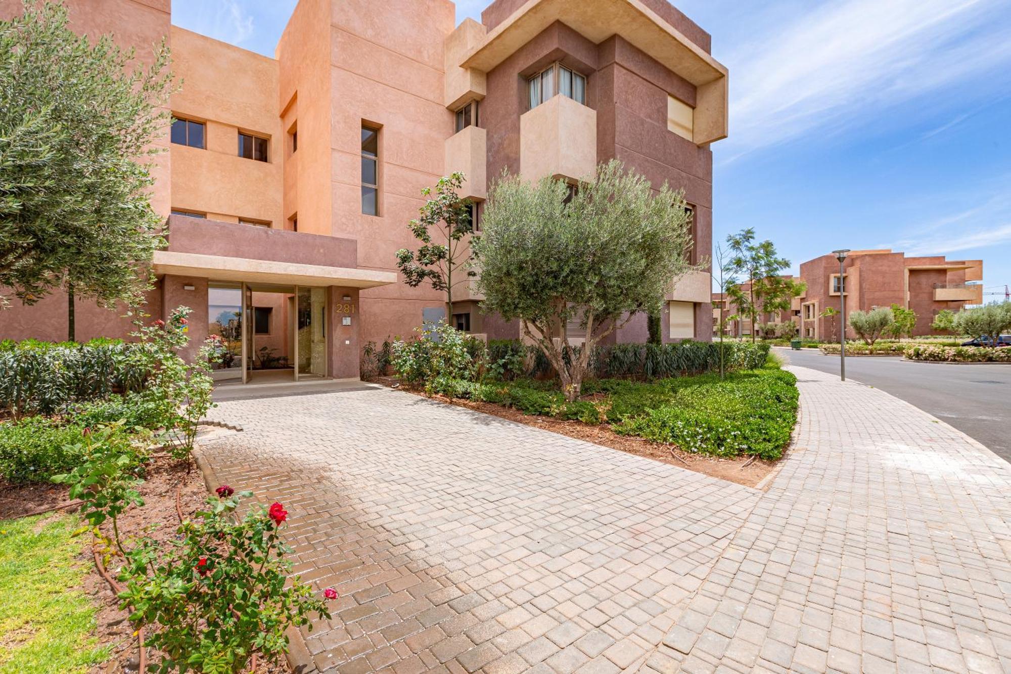 Luxury Garden-level With Poolside Serenity Marrakesh