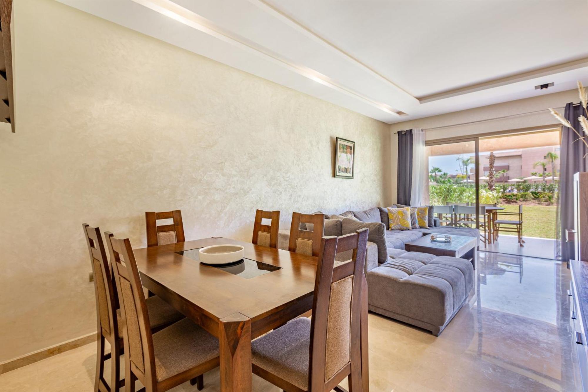 Appartement Luxury Garden-level With Poolside Serenity
