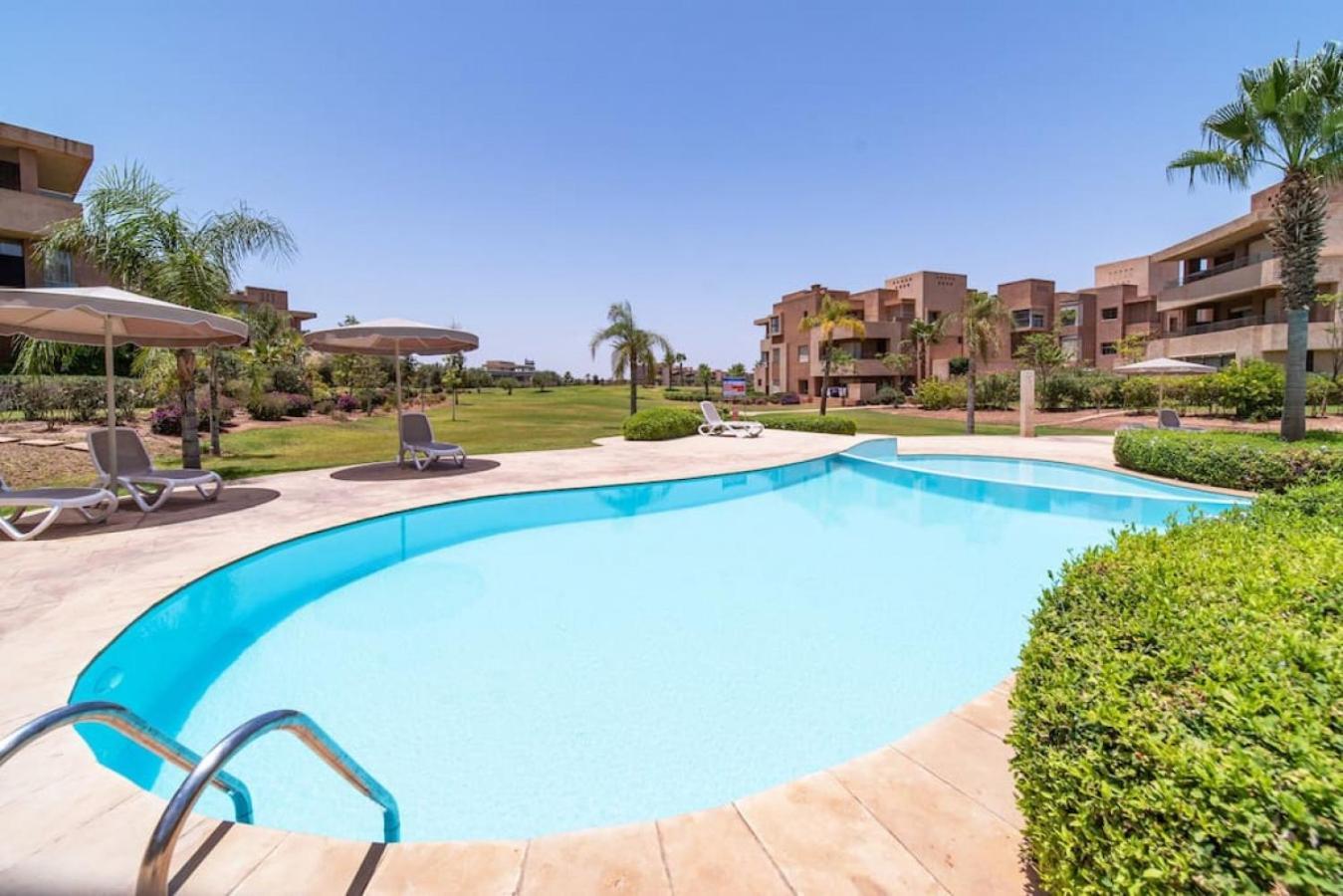 Confort Rez-de-jardin Piscine Wi-fi Terrasse Appartement