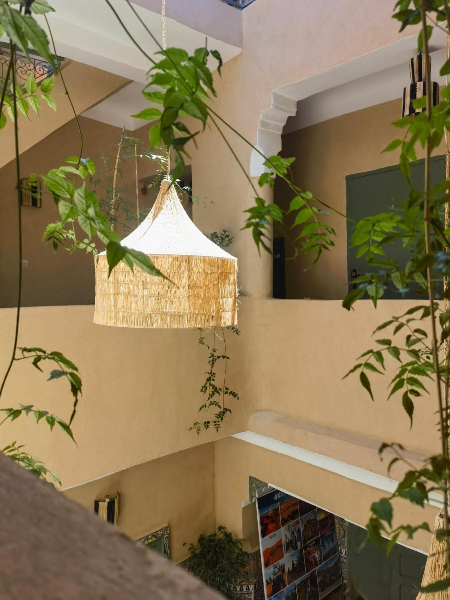 Medina Oasis Hostal *