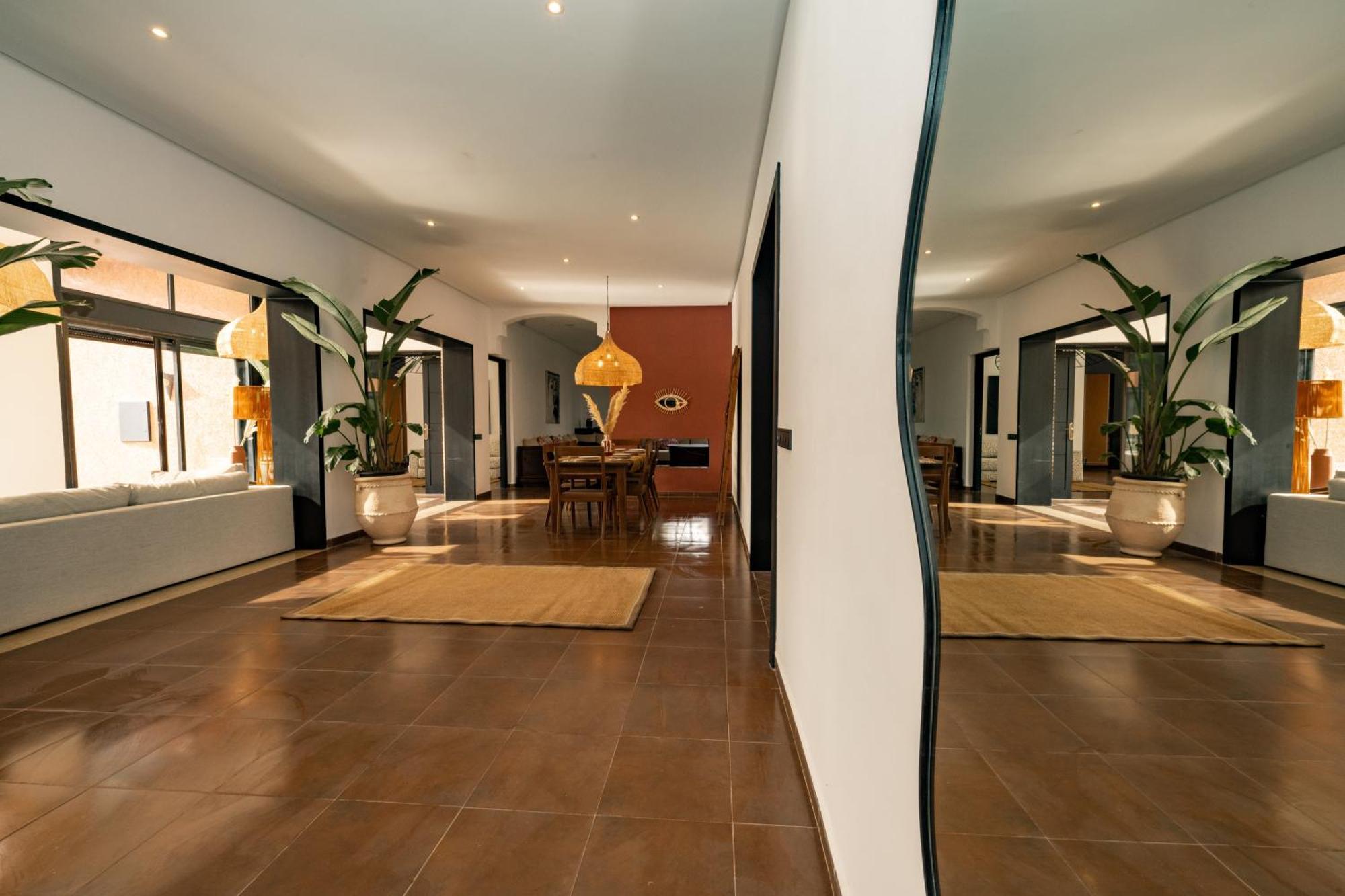 Villa Lilas - Piscine, Jardin & Cinema *