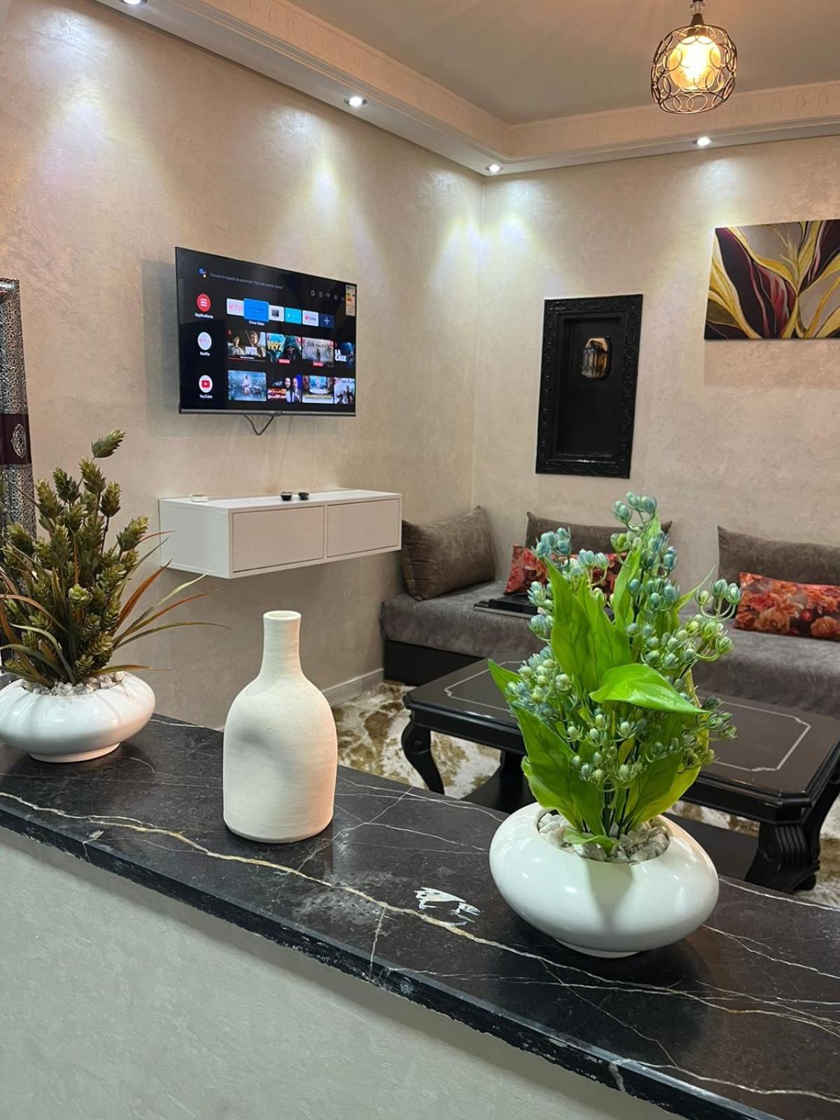 Studio Apartment *