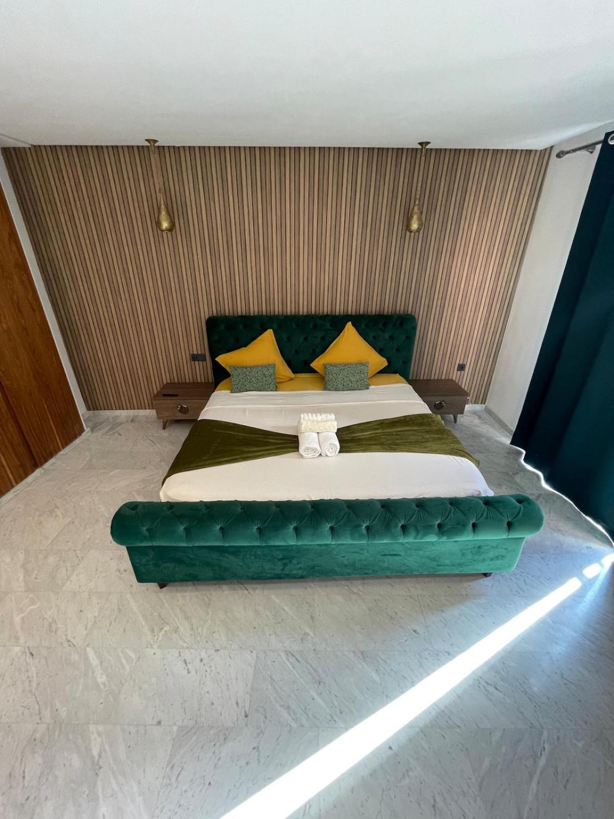 Modern In Ultimate Center With Parking And Balcony Appartement *